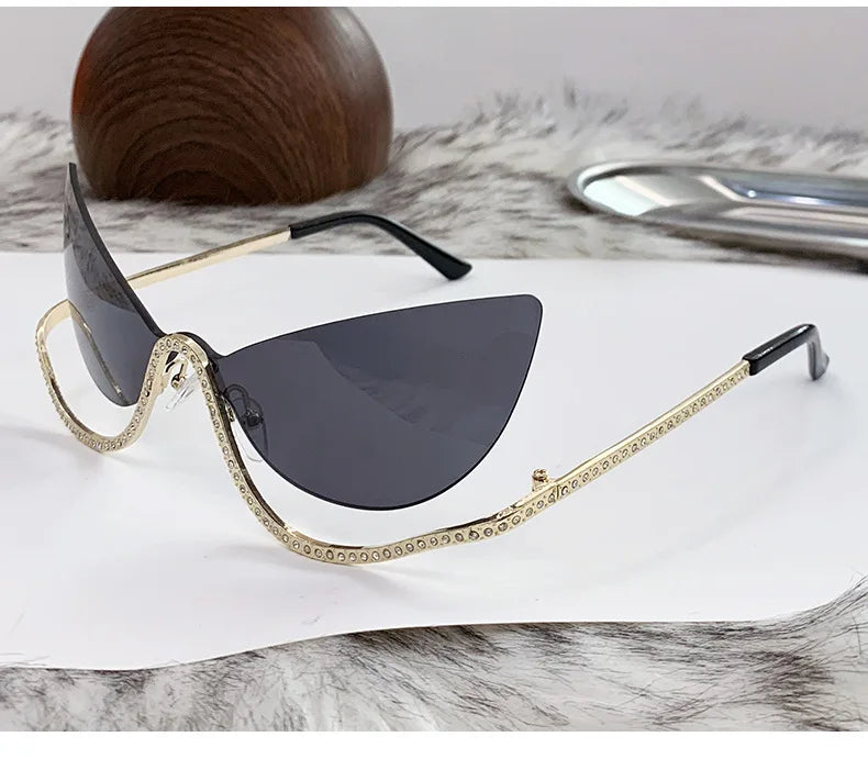 Sexy Cat Eye Rhinestone Rimless Sunglasses Women 2025 Luxury Brand Retro Metal Frame Punk Sun Glasses For Ladies Trendy Shades