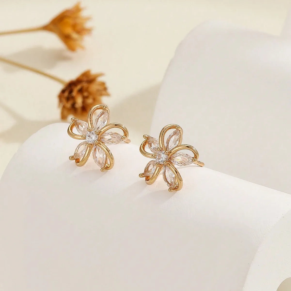 Dainty Flower Stud Earrings for Women Piercing Cartilage Ear Ring Cute Zircon Gold Color Women's Aesthetic Jewelry Gift